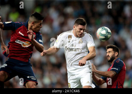 Madrid, Spanien. 25 Sep, 2019. Madrid, Spanien; 25/09/2019. Fußball der Liga Match 06 2019-2020 Real Madrid gegen C.A. Osasuna im Santiago Bernabeu Stadion statt, in Madrid. Jovic (C) Real Madrid Spieler Credit: Juan Carlos Rojas/Picture Alliance | Verwendung weltweit/dpa/Alamy leben Nachrichten Stockfoto