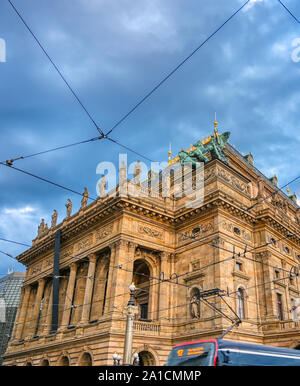 Das Nationaltheater in Prag, Tschechische Republik auf der Moldau. Stockfoto