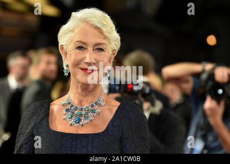 London, Großbritannien. 25 Sep, 2019. Helen Mirren sorgt sich der Himmel Atlantic UK Premiere von Katharina die Große im Curzon Mayfair in London. Credit: SOPA Images Limited/Alamy leben Nachrichten Stockfoto