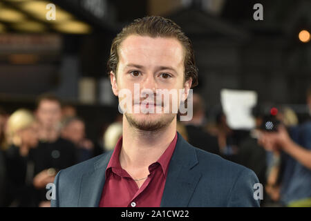 London, Großbritannien. 25 Sep, 2019. Joseph Quinn sorgt sich der Himmel Atlantic UK Premiere von Katharina die Große im Curzon Mayfair in London. Credit: SOPA Images Limited/Alamy leben Nachrichten Stockfoto