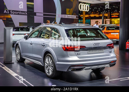 FRANKFURT, Deutschland - September 2019: Silbergrau AUDI A4 Allroad Quattro AVANT B9 8 W Estate Wagon kombi Familie Auto, IAA International Motor Show Auto Exhib Stockfoto