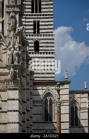 Der Dom von Siena (Kathedrale Santa Maria Assunta) ist die Hauptkirche der Stadt Siena in der Toskana. Heute ist das aus Charakteristischem schwarz Stockfoto