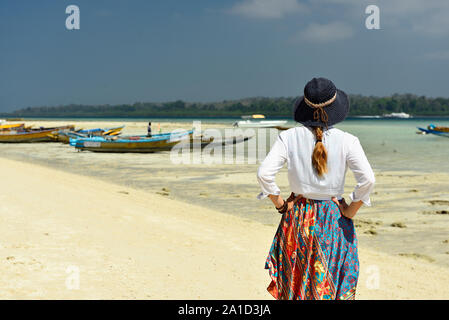 Touristen am Strand nr1 auf Havelock Island, Andaman und Nicobar Inseln, Indien Stockfoto