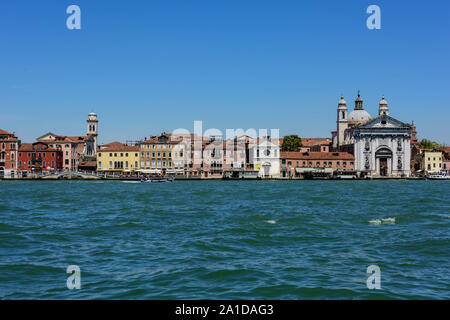 Venedig, Blick von Giudecca in Fondamenta Zattere Al Ponte Lungo - Venedig, Giudecca zu Fondamenta Zattere Al Ponte Lungo Stockfoto