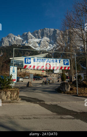 Eibsee, Deutschland, 31. März: auto Eingang der Station Eibsee Seilbahn Deutschlands in der Nähe der Zugspitze nach oben Stockfoto