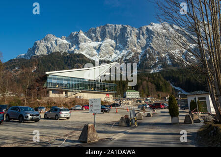 Eibsee, Deutschland, 31. März: auto Eingang der Station Eibsee Seilbahn Deutschlands in der Nähe der Zugspitze nach oben Stockfoto