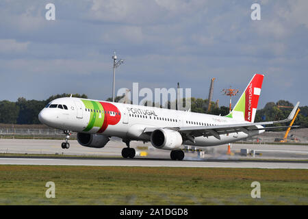 München, Deutschland. 25 Sep, 2019. TAP-Air Portugal Airbus A321 Neo, Landung, landet. Franz Josef Strauss Flughafen München. Muenchen. | Verwendung der weltweiten Kredit: dpa/Alamy leben Nachrichten Stockfoto