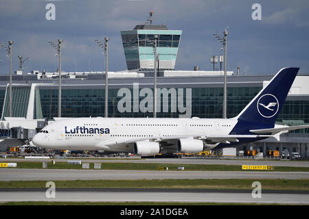 München, Deutschland. 25 Sep, 2019. A380 München Lufthansa Brötchen zum take-off, Start- und Landebahn, Franz Josef Strauss Flughafen München. Muenchen. | Verwendung der weltweiten Kredit: dpa/Alamy leben Nachrichten Stockfoto