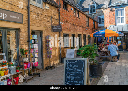 STOW-on-the-Wold, Großbritannien - 21 September 2019: Stow-on-the-Wold ist eine Gemeinde im Bereich der Gloucestershire Cotswolds. Stockfoto