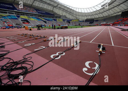 Die Startlinie in der Khalifa International Stadium vor der 2019 IAAF Leichtathletik WM, die in Doha, Katar stattfindet. Stockfoto