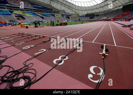 Die Startlinie in der Khalifa International Stadium vor der 2019 IAAF Leichtathletik WM, die in Doha, Katar stattfindet. Stockfoto