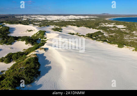 Luftaufnahme von sauberem Sand Dünen, in der Nähe der Strand von Esperance Western Australia sind in Aussie Stockfoto