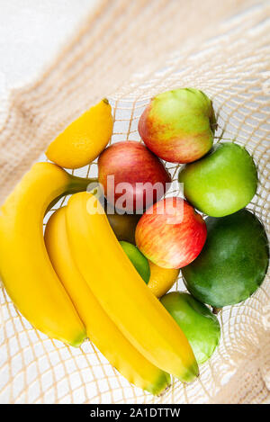 Baumwolle String Netzbeutel, wiederverwendbare Shopping Tote für Lebensmittelgeschäft mit Obst, Ökologische null Abfall, und sagen Sie nein zu Kunststoff Konzepte Stockfoto