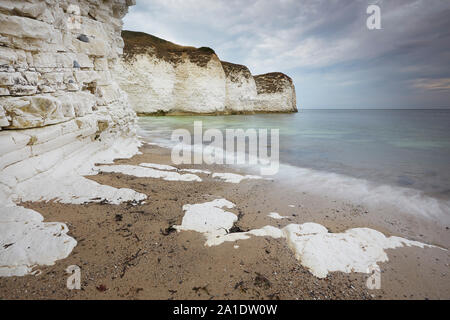 Flamborough Head Beach chalk White Cliffs und Meer, East Yorkshire, Großbritannien Stockfoto