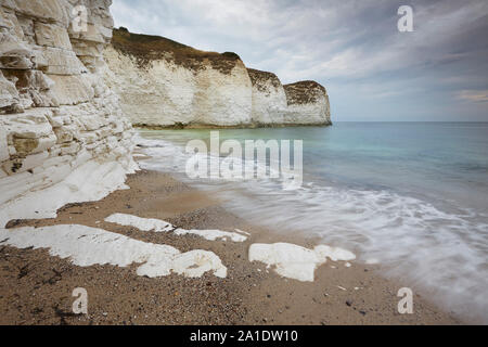 Flamborough Head Beach chalk White Cliffs und Meer, East Yorkshire, Großbritannien Stockfoto