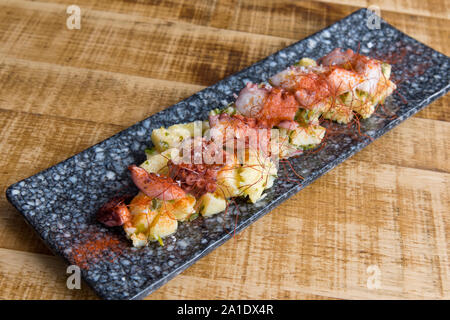 Hausgemachte galizische Stil Tintenfisch mit Kartoffeln (Pulpo a la Gallega). Stockfoto