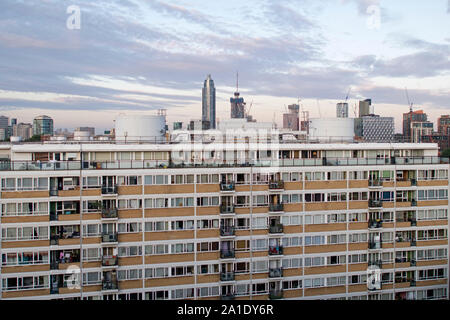 Churchill Gärten Wohnsiedlung in der Pimlico, Westminster, London, Großbritannien. Vom 29. Juli 2019. Stockfoto