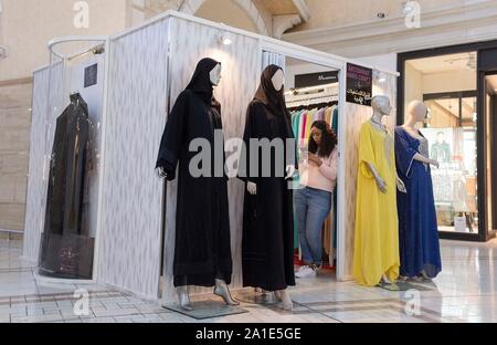 Doha, Katar. 26 Sep, 2019. Fashion Shop verkauft Muslimische Kleidung am Villagio Einkaufszentrum in Doha/Katar, am 25.09.2019. | Verwendung der weltweiten Kredit: dpa/Alamy leben Nachrichten Stockfoto