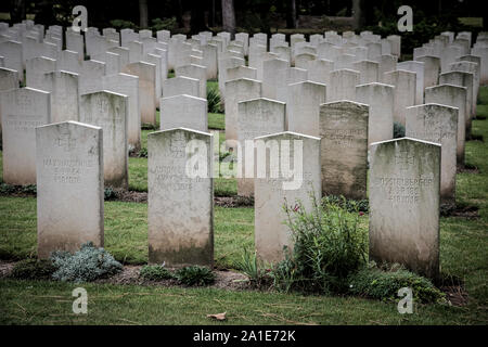 Deutsche Gräber in Etaples Ersten Weltkrieg Militärfriedhof an der französischen Küste, der größten britischen Friedhof in Frankreich mit über 11.000 Bestattungen Stockfoto