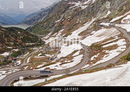 Sneaky Weg zum Grimselpass Stockfoto