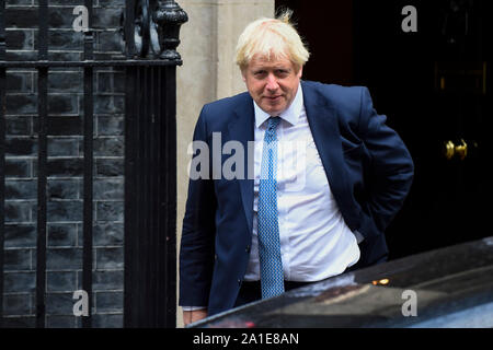 London, Großbritannien. 26 Sep, 2019. Boris Johnson, Premierminister, fährt von Nummer 10 Downing Street, dem Parlament zu Kopf. Credit: Stephen Chung/Alamy leben Nachrichten Stockfoto