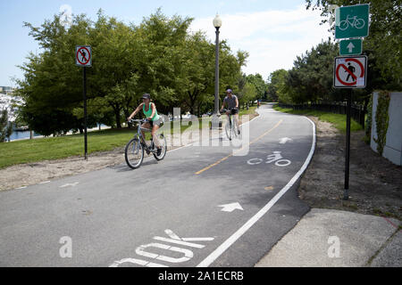 Radfahrer auf chicago lakefront Bike Trail Chicago Illinois Vereinigte Staaten von Amerika Stockfoto