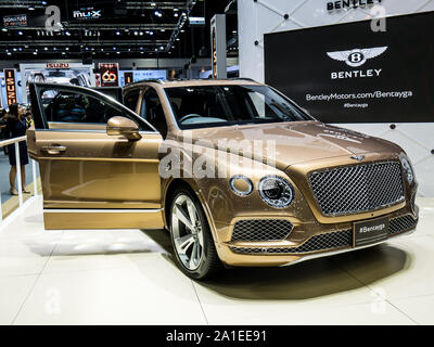 Nonthaburi, THAILAND, Dezember 2017: Bentley Bentayga auf Anzeige in der Expo 2017 an der Auswirkung Arena Ausstellung Muangthong Thani in Thailand. Stockfoto