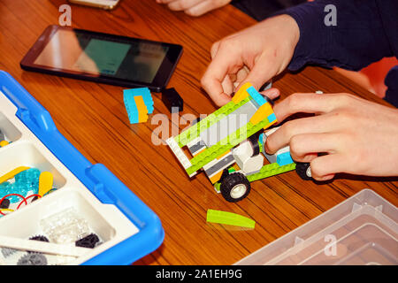 Chapaevsk, Region Samara, Russland - 16. April 2019: Hochschule in Chapaevsk Stadt. Lego-Modell Stockfoto