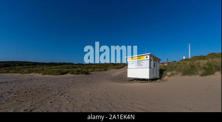 Eine Küstenwache lookout Station am Strand. Port Eynon, Gower, AONB, Swansea, Wales, Halbinsel Gower, Stockfoto