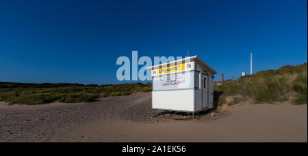 Eine Küstenwache lookout Station am Strand. Port Eynon, Gower, AONB, Swansea, Wales, Halbinsel Gower, Stockfoto