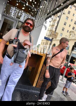 Santa Barbara, CA, USA. 22 Sep, 2019. Hollywood. Zach Galifianakis und Baby Look-a-Like Credit: Amy Katz/ZUMA Draht/Alamy leben Nachrichten Stockfoto