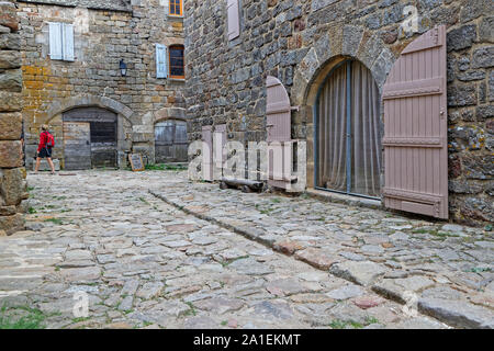 LA GARDE-Guerin, Frankreich, 20. September 2019: Das Dorf, durchzogen von der Chemin de Regordane, Achse zwischen dem Massif Central und im Mittelmeer, sehr fre Stockfoto