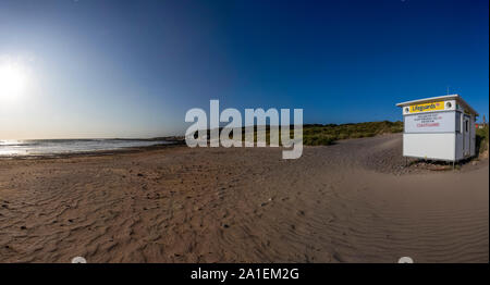 Eine Küstenwache lookout Station am Strand. Port Eynon, Gower, AONB, Swansea, Wales, Halbinsel Gower, Stockfoto