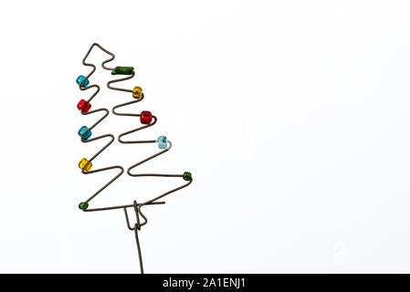 Eine Ikone, aber einfache Weihnachtsbaum erstellt aus Draht und Perlen. Stockfoto