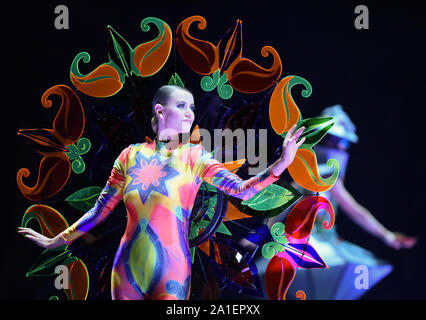 Wellington, Neuseeland. 26 Sep, 2019. Modelle Kreationen während einer Show der Welt der Wearable kunst, einen internationalen Design Wettbewerb, in Wellington, Neuseeland, Sept. 26, 2019. Quelle: Guo Lei/Xinhua/Alamy leben Nachrichten Stockfoto