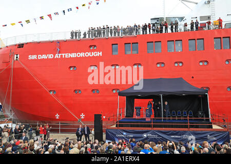 Die Herzogin von Cambridge, neben der Herzog von Cambridge und Sir David Attenborough, offiziell die Namen der Polarforschung Schiff, das einer öffentlichen Abstimmung Boaty McBoatface, auf der Werft Cammell Laird in Birkenhead, Merseyside zu nennen. Stockfoto