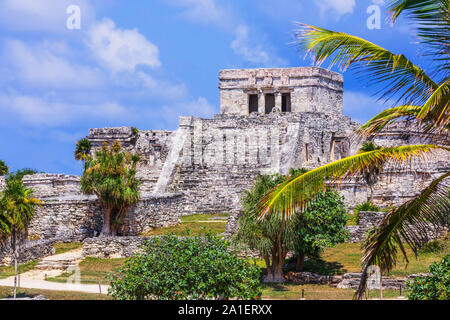 Tulum, Mexiko. El Castillo (Schloss) Die wichtigsten Tempel der Maya Stadt. Stockfoto