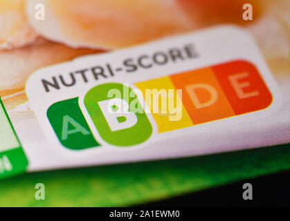 Sieversdorf, Deutschland. 26 Sep, 2019. Die so genannte "Nutri-Score', eine farbige Ernährung Label auf ein fertiges Produkt. Foto: Patrick Pleul/dpa-Zentralbild/ZB/dpa/Alamy leben Nachrichten Stockfoto