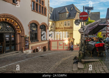 Das historische Zentrum der Stadt Marburg an der Lahn, Hessen, Deutschland mit traditionellen Häusern Stockfoto