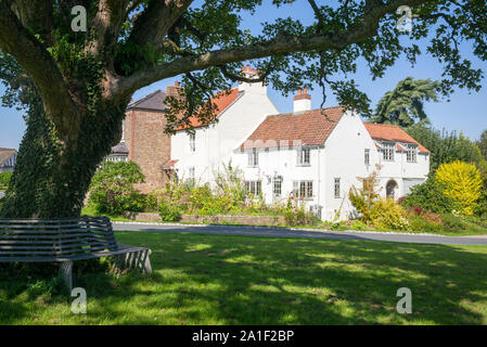 Teil des alten Dorfes, grün im Aldborough, North Yorkshire, Großbritannien Stockfoto