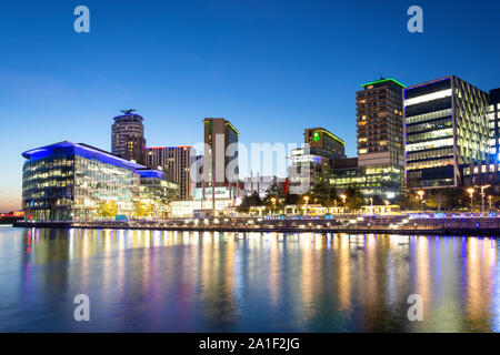 Studios in MediaCityUK bei Dämmerung, Salford Quays, Salford, Greater Manchester, England, Vereinigtes Königreich Stockfoto