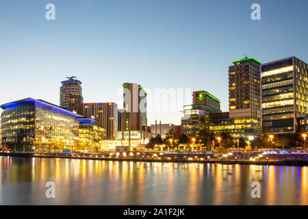 Studios in MediaCityUK bei Dämmerung, Salford Quays, Salford, Greater Manchester, England, Vereinigtes Königreich Stockfoto