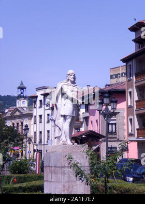 Denkmal für Don Pelayo in Cangas de Onis Juli 5, 2010. Asturien, Spanien, Europa. Reisen Tourismus Street Fotografie Stockfoto