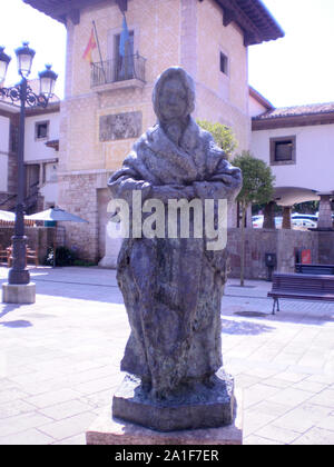 Alte asturischen Neben dem Denkmal für Don Pelayo in Cangas de Onis Juli 5, 2010. Asturien, Spanien, Europa. Reisen Tourismus Street Fotografie Stockfoto