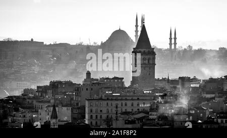 Schwarze und weiße Schuß des Karakoy Viertel von Istanbul, Türkei Stockfoto