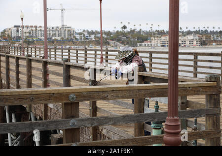 Angeln von der Seebrücke in Oceanside, Kalifornien, USA Stockfoto