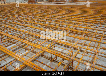 Beton Bewehrung durch einen konkreten fixer, bereit für eine Stahlbetonkonstruktion Stockfoto