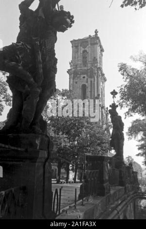 Turm der zerstörten Garnisonkirche in Potsdam bei Berlin, Deutschland 1946. Glockenturm der Kirche zerstört militärische Garnisonkirche in Potsdam in der Nähe von Berlin, Deutschland 1946. Stockfoto