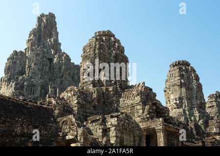 Gesichter in Stein gemeißelt in Bayon Tempel Türme, Angkor Wat, Kambodscha, Siem Reap Stockfoto