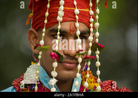 Reich verzierte Bräutigam in einem hinduistischen Hochzeit Stockfoto